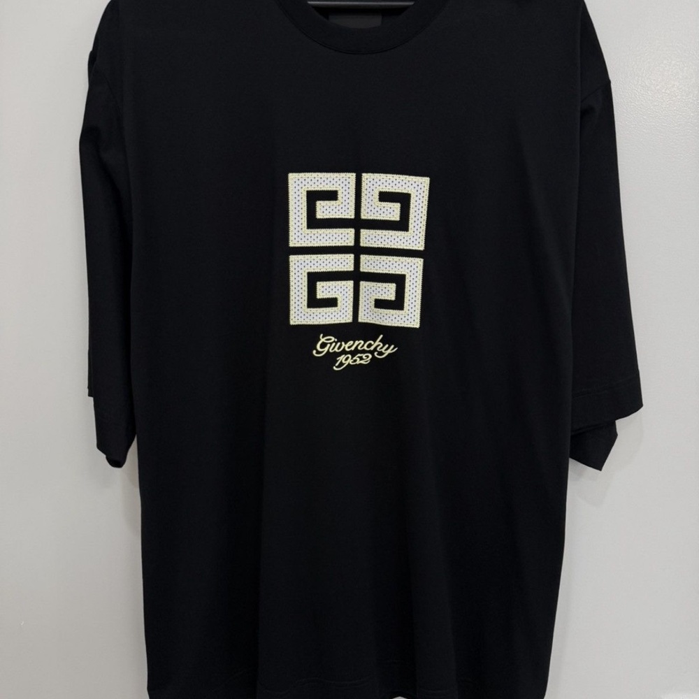 Men’s Givenchy Script Oversized logo T